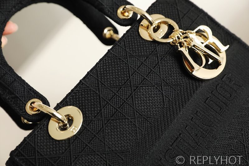 디올 Lady D-LITE 자수 미디엄백 블랙 [매장가 740만원대]