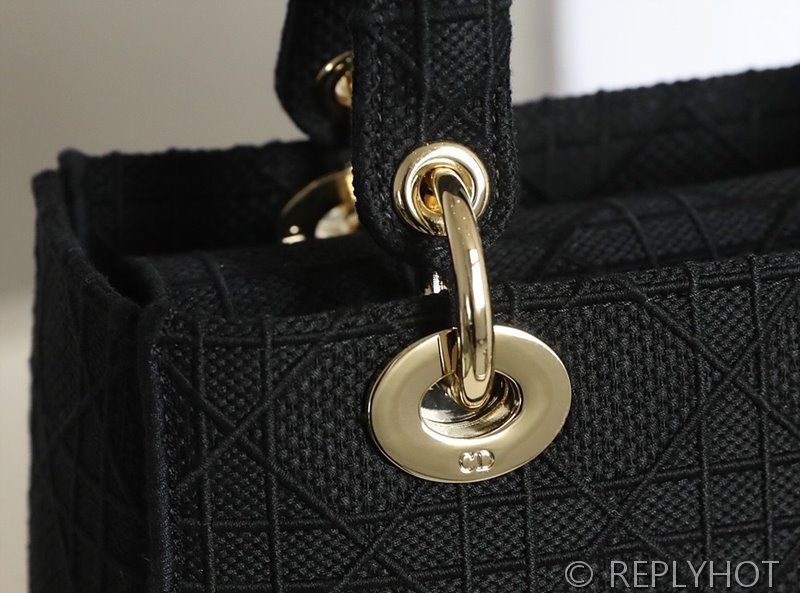 디올 Lady D-LITE 자수 미디엄백 블랙 [매장가 740만원대]