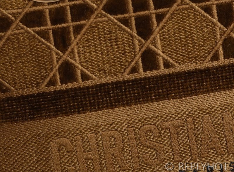 디올 Lady D-LITE 자수 미디엄백 브라운 [매장가 740만원대]