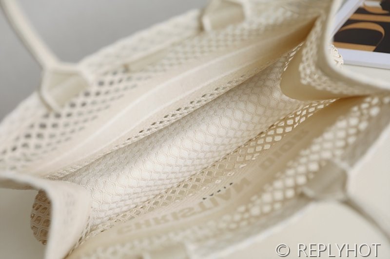 디올 북 토트 백 / 미디움 / 오프화이트 메쉬 [매장가475만원대]