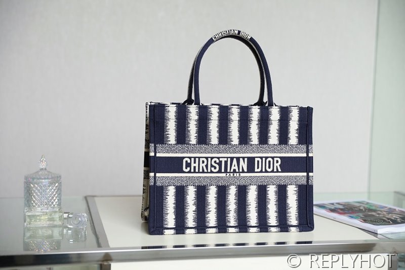 디올 북 토트 백 / 미디움 / 스트라이프 [매장가475만원대]