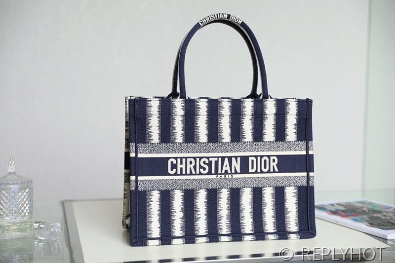 디올 북 토트 백 / 미디움 / 스트라이프 [매장가475만원대]