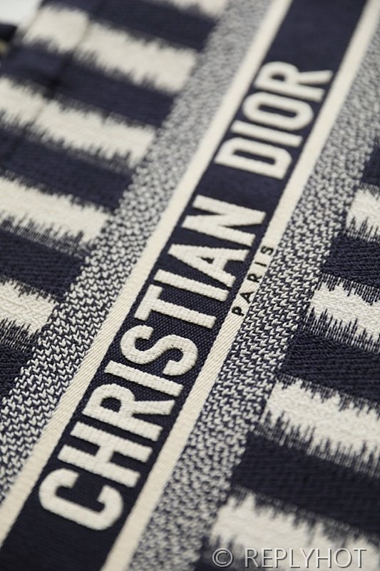 디올 북 토트 백 / 미디움 / 스트라이프 [매장가475만원대]