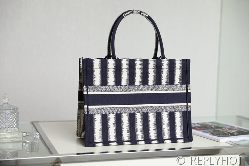 디올 북 토트 백 / 미디움 / 스트라이프 [매장가475만원대]