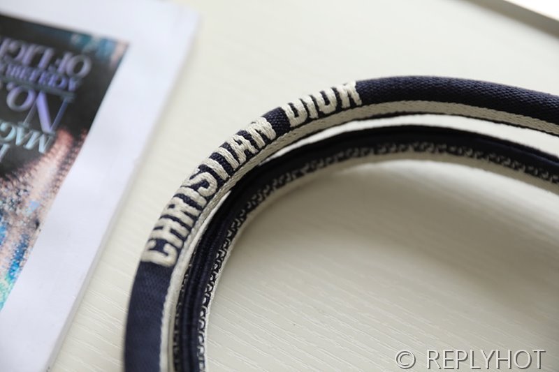 디올 북 토트 백 / 미디움 / 스트라이프 [매장가475만원대]