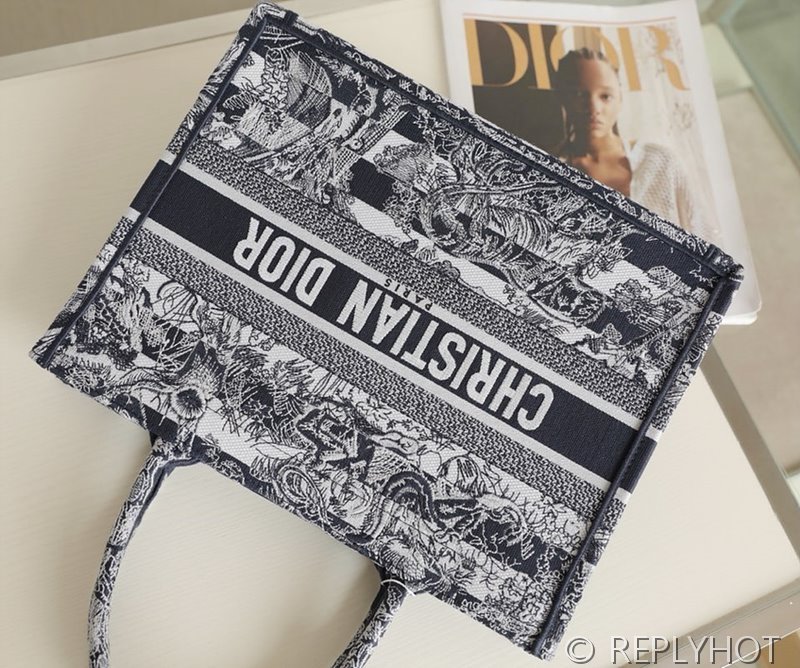 디올 북 토트 백 / 미디움 / 블루호랑이 [매장가475만원대]