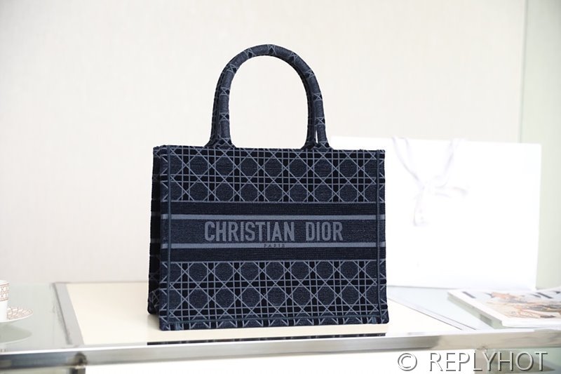 디올 북 토트 백 / 미디움 / 블루벨벳 [매장가475만원대]