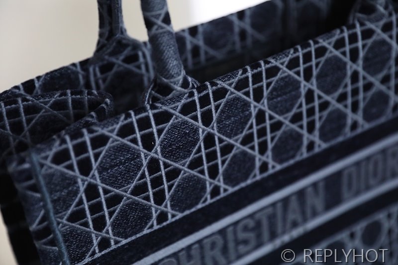 디올 북 토트 백 / 미디움 / 블루벨벳 [매장가475만원대]