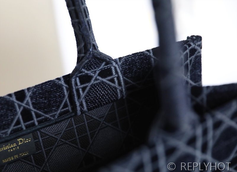 디올 북 토트 백 / 미디움 / 블루벨벳 [매장가475만원대]