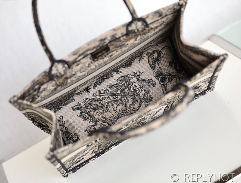 디올 북 토트 백 / 미디움 / 브라운타이거 [매장가475만원대]