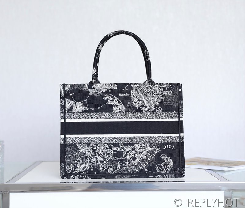 디올 북 토트 백 / 미디움 / 별자리자수 [매장가475만원대]