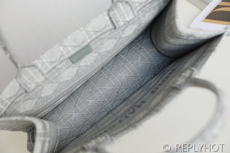 디올 북 토트 백 / 미디움 / 메탈실버 [매장가475만원대]