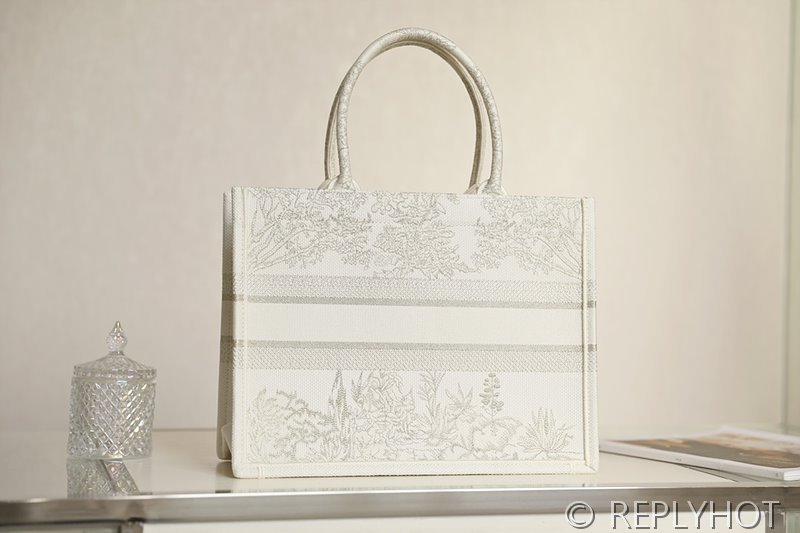 디올 북 토트 백 / 미디움 / 메탈아울 [매장가475만원대]