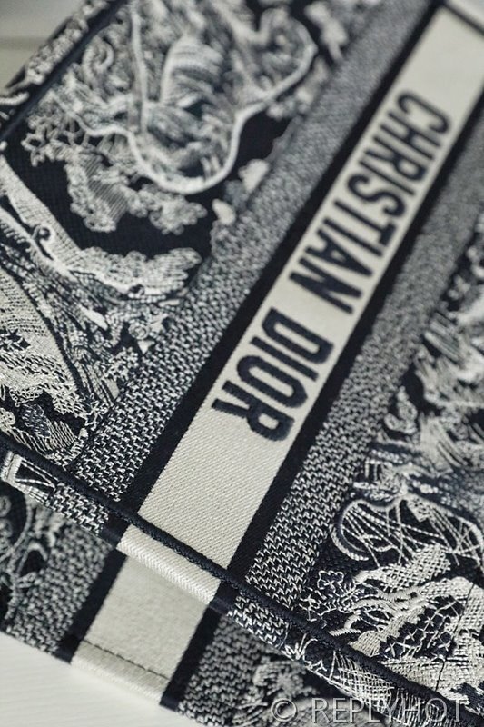 디올 북 토트 백 / 미디움 / 리버스블루 [매장가475만원대]