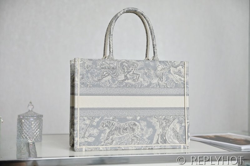 디올 북 토트 백 / 미디움 / 리버스그레이 [매장가475만원대]