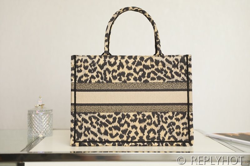 디올 북 토트 백 / 미디움 / 레오파드 [매장가475만원대]