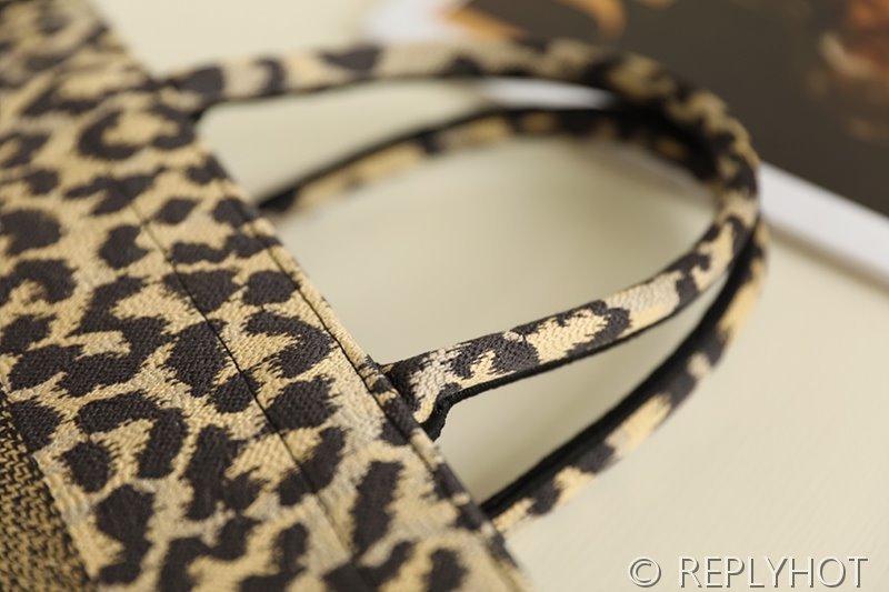 디올 북 토트 백 / 미디움 / 레오파드 [매장가475만원대]