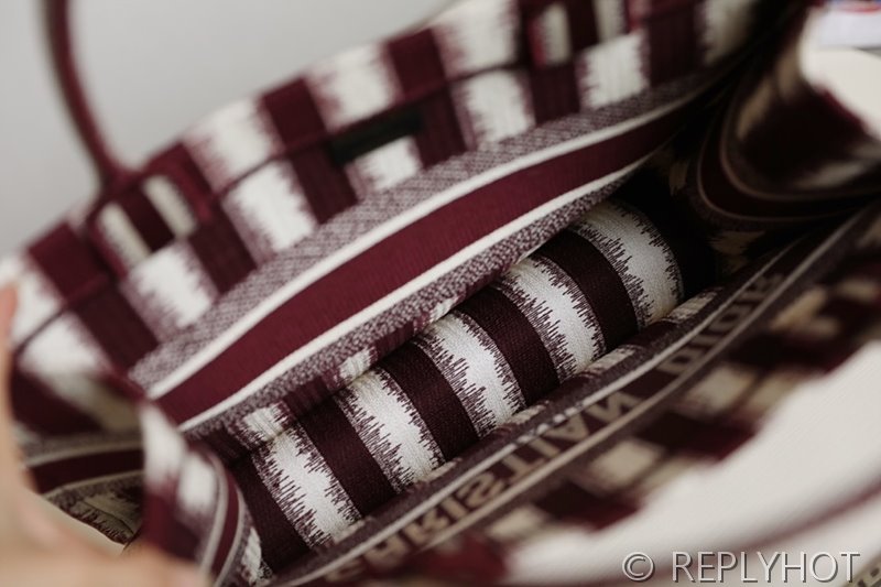 디올 북 토트 백 / 미디움 / 레드스트라이프 [매장가475만원대]