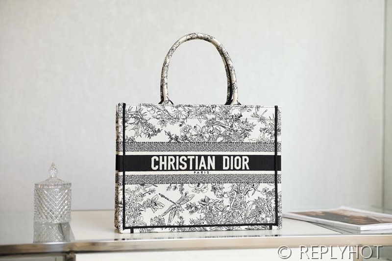 디올 북 토트 백 / 미디움 / 드래곤플라이 [매장가475만원대]