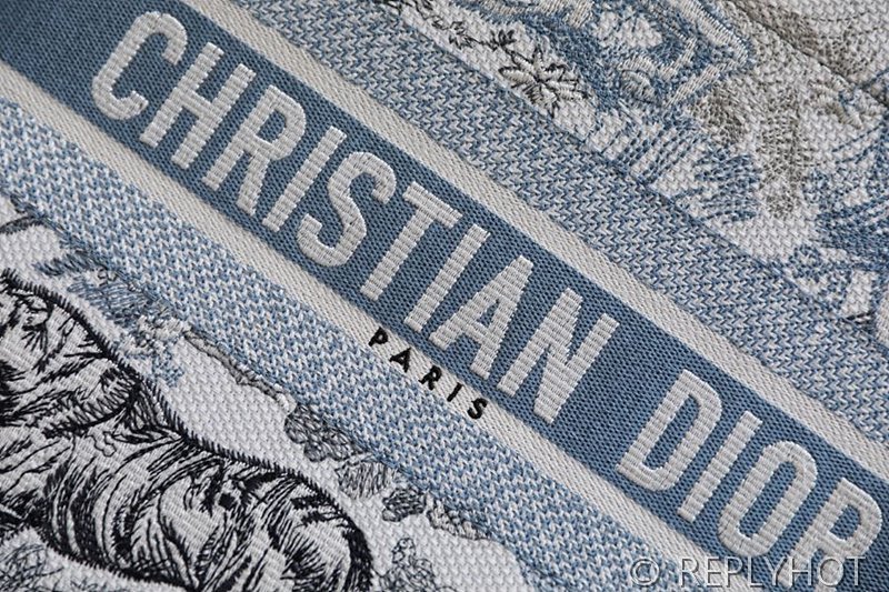 디올 북 토트 백 / 미디움 / 그라데이션 타이거 [매장가475만원대]