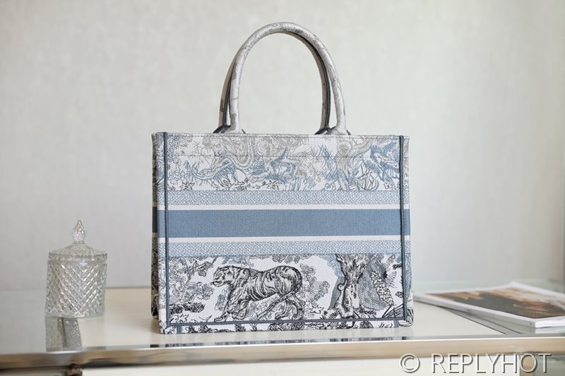 디올 북 토트 백 / 미디움 / 그라데이션 타이거 [매장가475만원대]