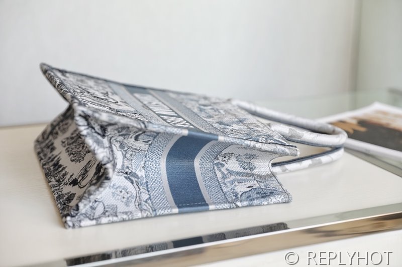 디올 북 토트 백 / 미디움 / 그라데이션 타이거 [매장가475만원대]