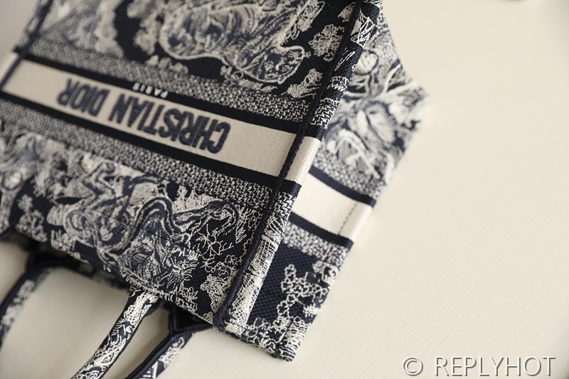 디올 북 토트 백 / 스몰 / 타이거블루 [매장가455만원대]