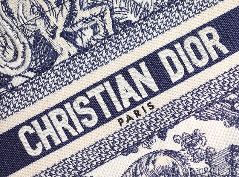 디올 북 토트 백 / 스몰 / 블루타이거 [매장가455만원대]