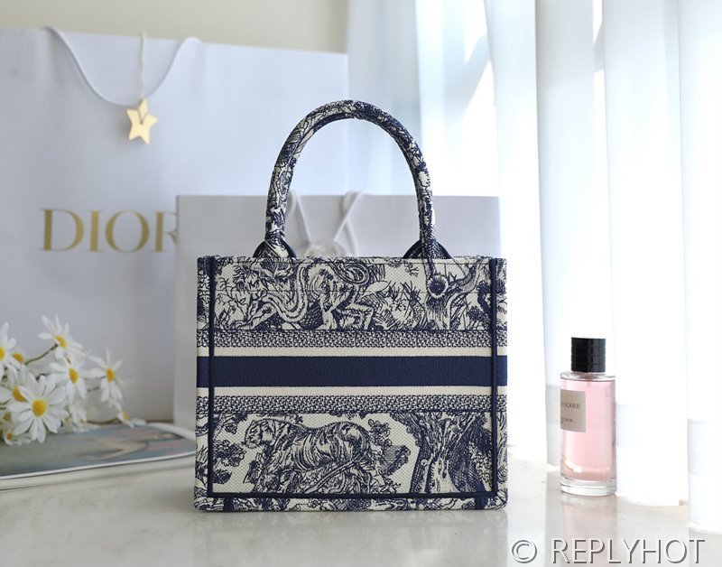디올 북 토트 백 / 스몰 / 블루타이거 [매장가455만원대]
