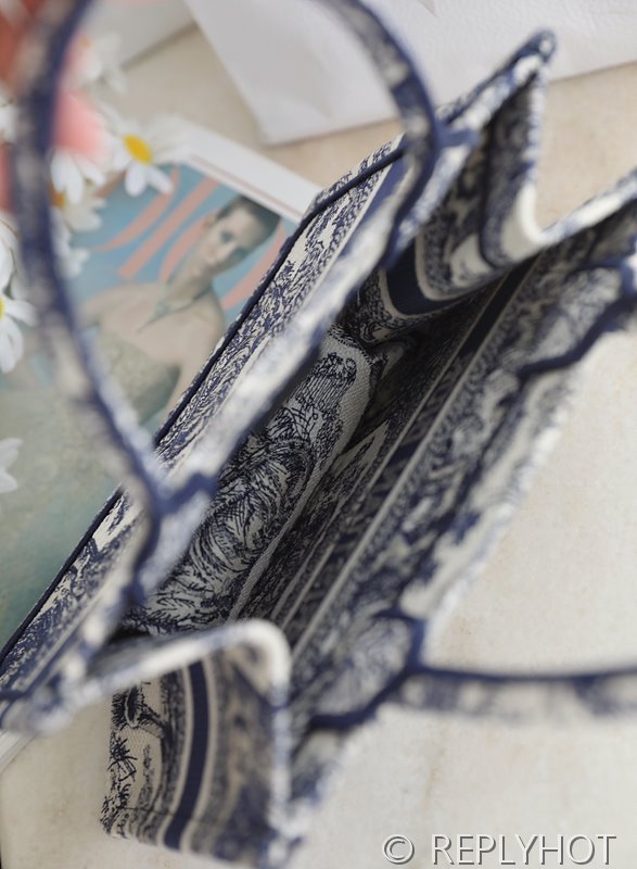 디올 북 토트 백 / 스몰 / 블루타이거 [매장가455만원대]