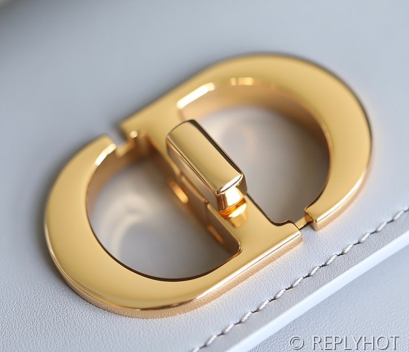 디올 30 Montaigne Avenue 백 / 이터리얼 블루 [매장가 530만원대]