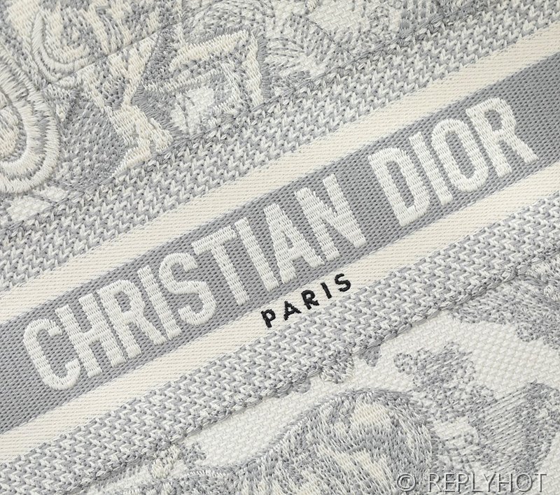 디올 북 토트 백 / 스몰 / 그레이타이거 [매장가455만원대]