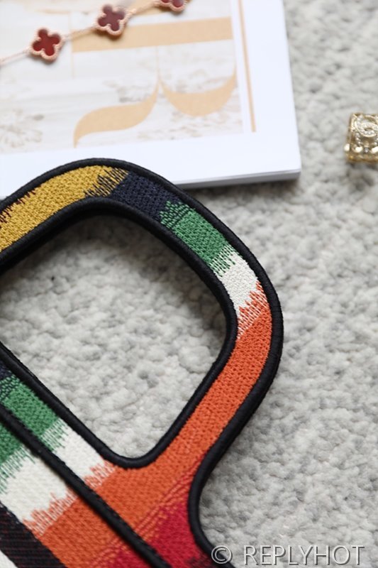 디올 북 토트 백 / 미니 / 컬러풀 스트라이프 [매장가420만원대]