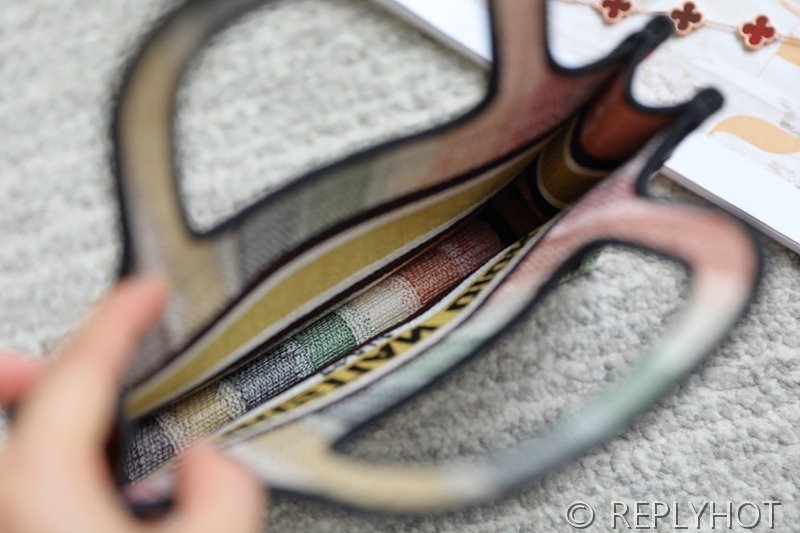 디올 북 토트 백 / 미니 / 컬러풀 스트라이프 [매장가420만원대]