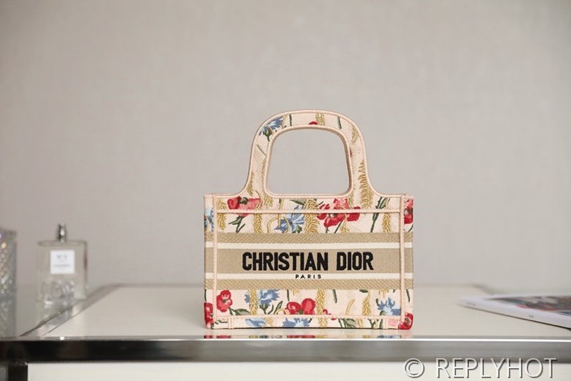 디올 북 토트 백 / 미니 / 베이지 히비스커스 캔버스 [매장가420만원대]