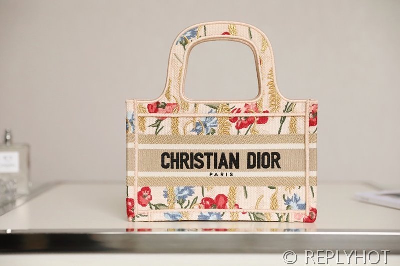 디올 북 토트 백 / 미니 / 베이지 히비스커스 캔버스 [매장가420만원대]