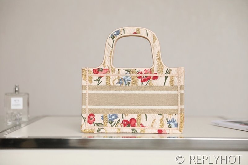 디올 북 토트 백 / 미니 / 베이지 히비스커스 캔버스 [매장가420만원대]