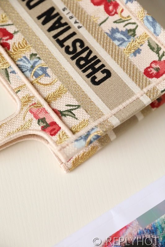 디올 북 토트 백 / 미니 / 베이지 히비스커스 캔버스 [매장가420만원대]