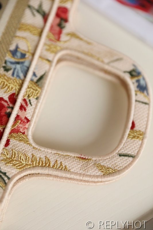 디올 북 토트 백 / 미니 / 베이지 히비스커스 캔버스 [매장가420만원대]