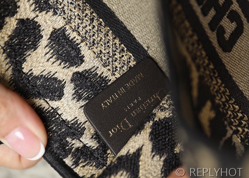 디올 북 토트 백 / 미니 / 레오파드 [매장가420만원대]