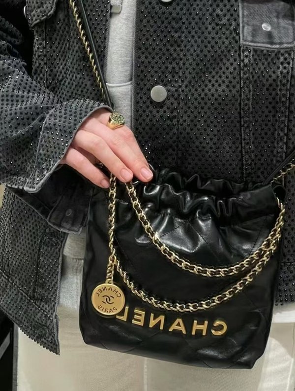 CHANEL 23S Mini 22 Bag – Black with Gold Hardware(20x19x6cm)