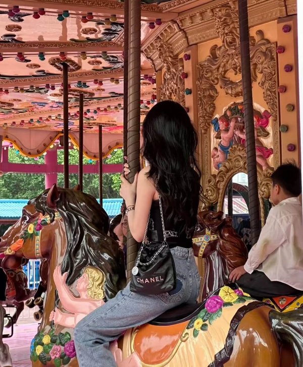 CHANEL 23S Mini 22 Bag – Black (20x19x6cm)