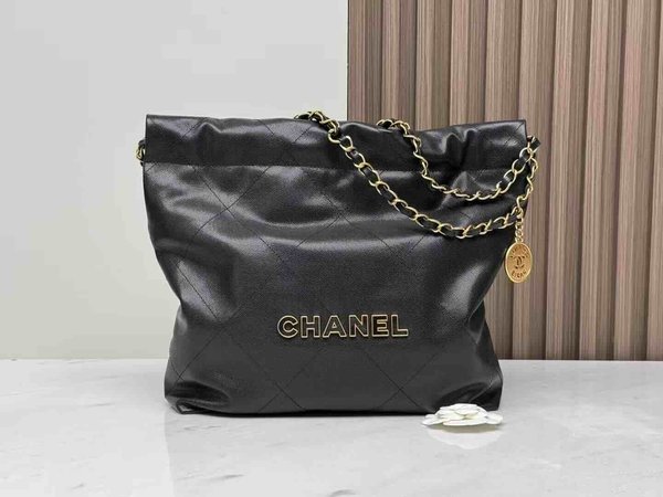 Chanel 24K Chanel 22 Caviar Black 37cm