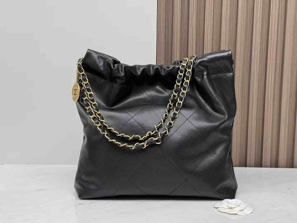 Chanel 24K Chanel 22 Caviar Black 37cm