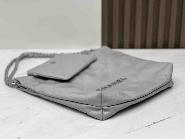 Chanel 22P Chanel 22 Light Grey 37cm