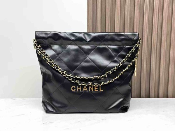 Chanel 22P Chanel 22 Black GHW 37cm