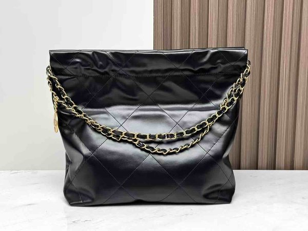 Chanel 22P Chanel 22 Black GHW 37cm