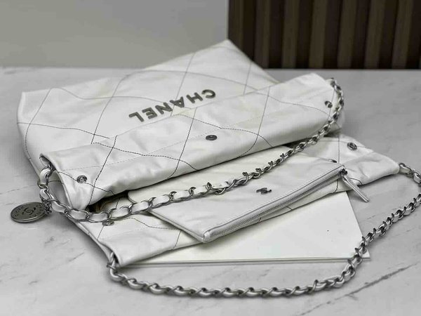 Chanel 23C Chanel 22 White Black Stitch 37cm