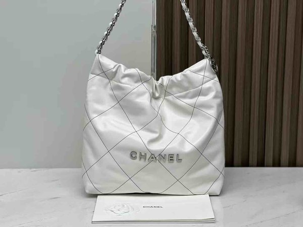 Chanel 23C Chanel 22 White Black Stitch 37cm