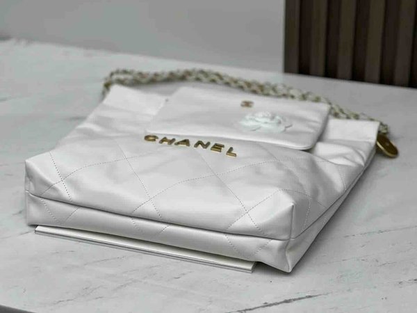 Chanel 22P Chanel 22 Shopping Tote White GHW